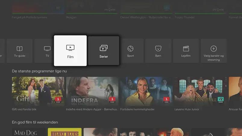 Skærmen viser YouSee Play‑menuen, hvor kategorien "Film er markeret med hvid", mens Serier ligger ved siden af over udvalgte kategorier.